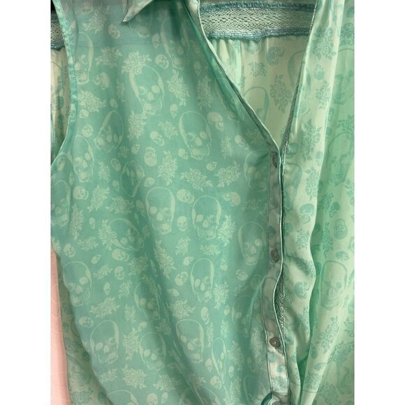 Buffalo David Bitton Lg Sheer Green Skull and Roses with Lace Placket Tie Front - Picture 2 of 6